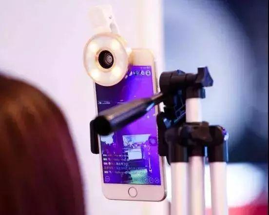 网络直播乱象整治升级 47名主播被列入黑名单，封禁5年警示行业